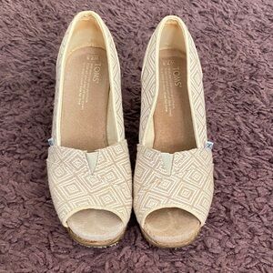 TOMS Women's Tan Espadrille Peep Toe Shoes